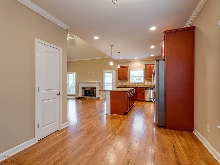 3046 Foust Dr — Photo 3