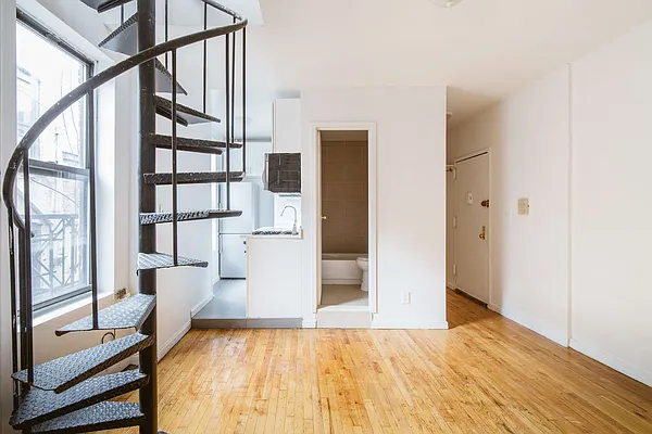 Rented by Sky Management | media 30