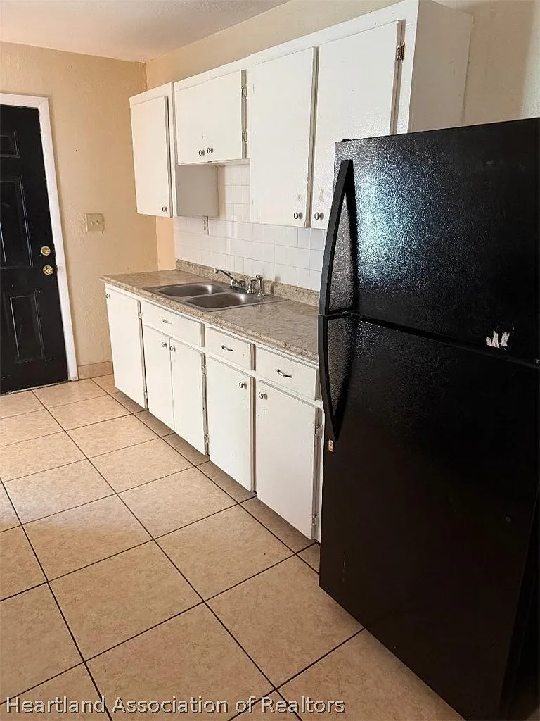 2 bed, 2.0 bath, 1050 sqft, $1,000 — Photo 2