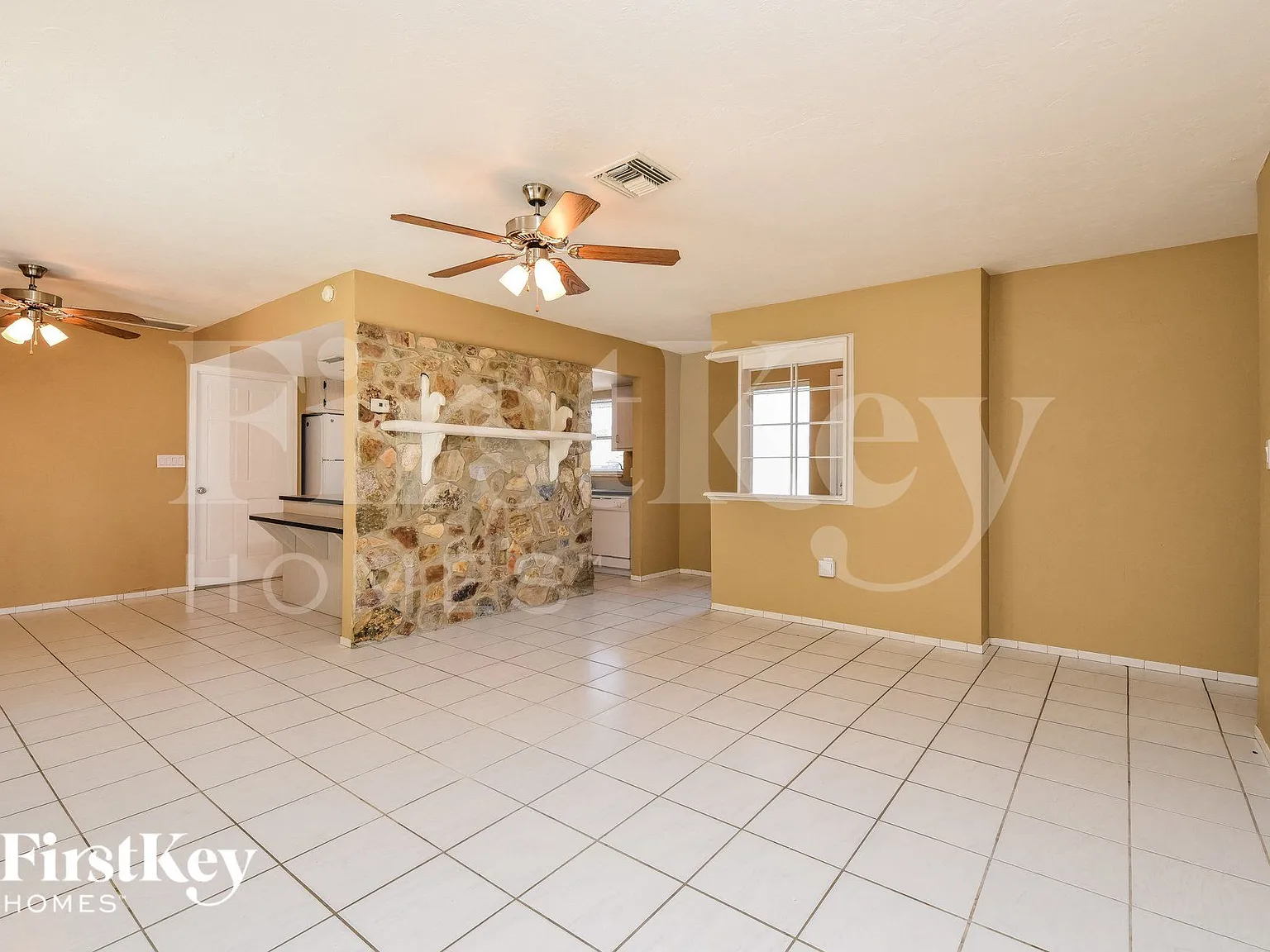 3 bed, 2.0 bath, 1174 sqft, $2,440 — Photo 3