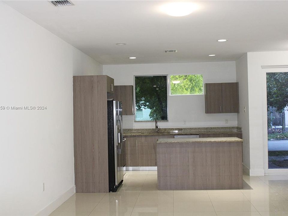 1st image of 2013 Adams St Unit 4