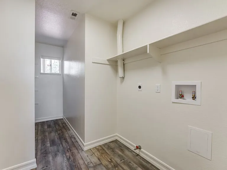 Lofgren Terrace - Military Housing — Photo 9