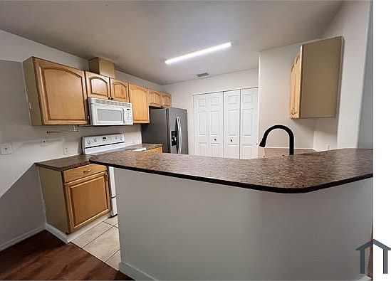 4th image of 4 Prospect Ln #A