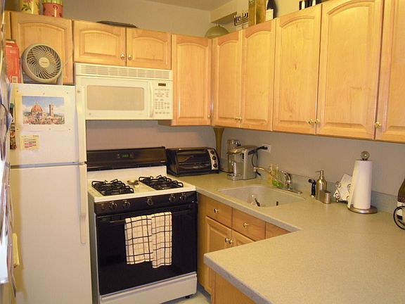4th image of 60 E 12th St APT 12E
