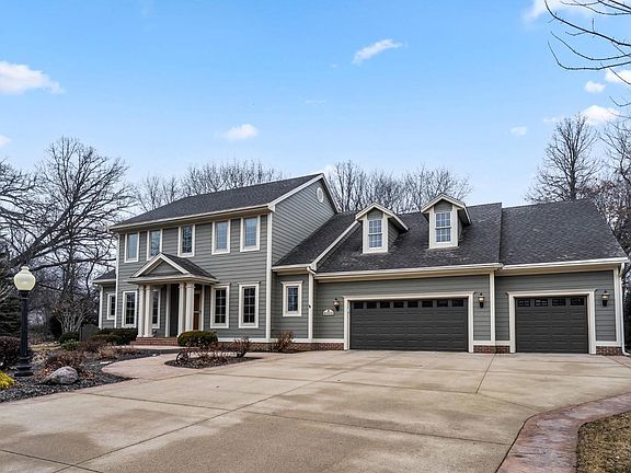 2nd image of 8902 Shadowood TRAIL