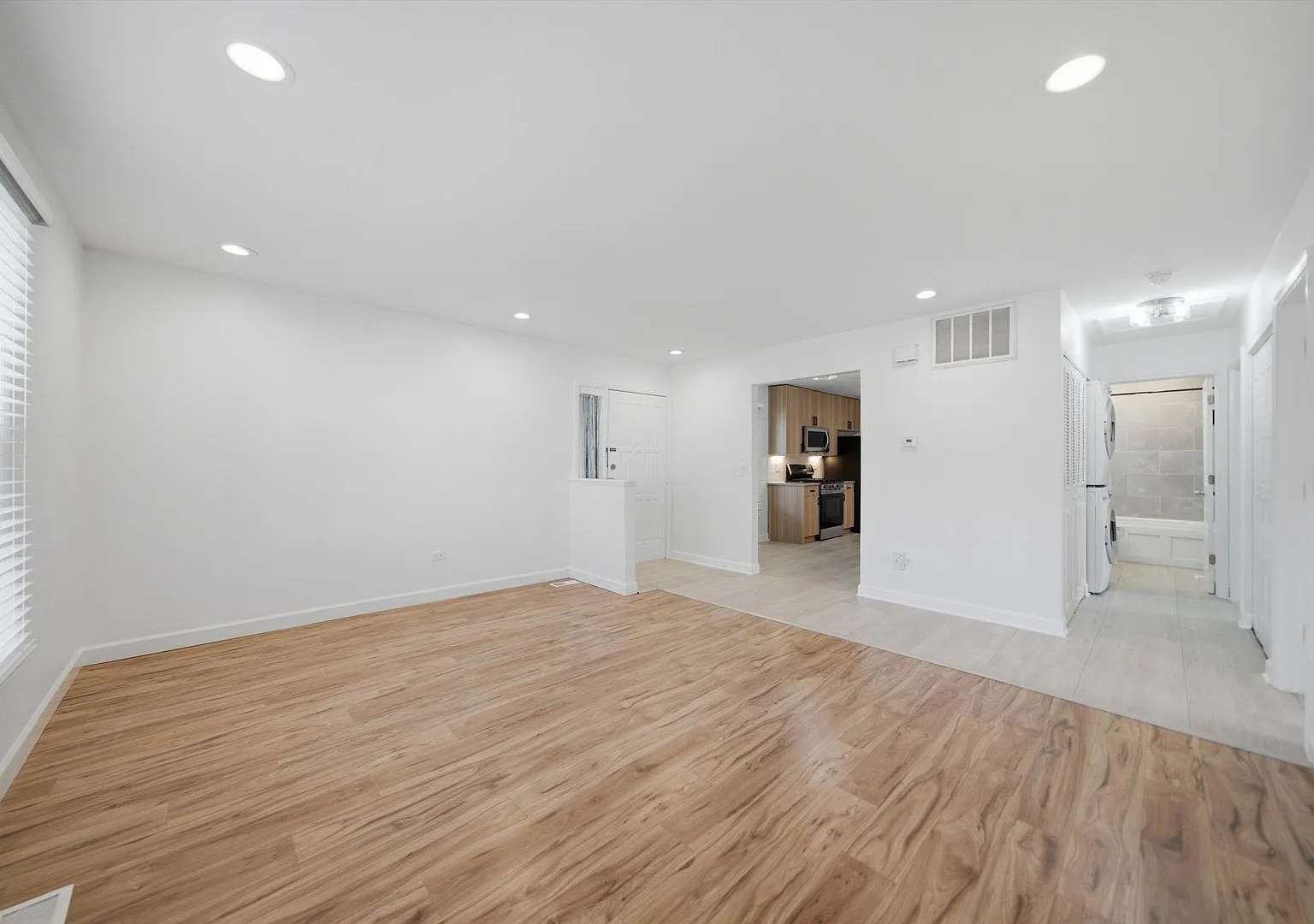 2 bed, 1.0 bath, 1000 sqft, $2,300 — Photo 4