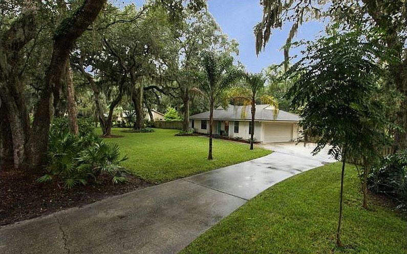 1st image of 859 Fountain Dr