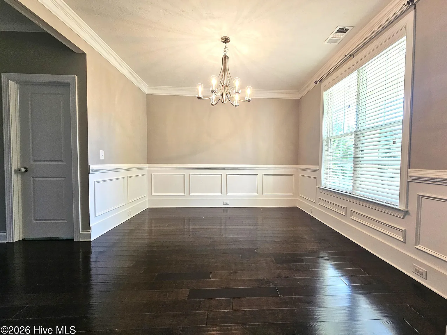 4 bed, 2.5 bath, 2652 sqft, $2,600 — Photo 3