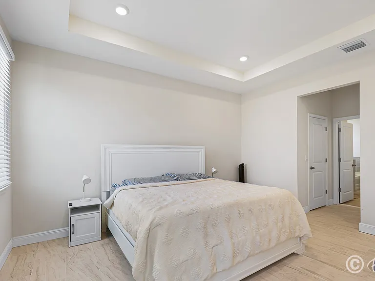 5689 Hawks Cay — Photo 8
