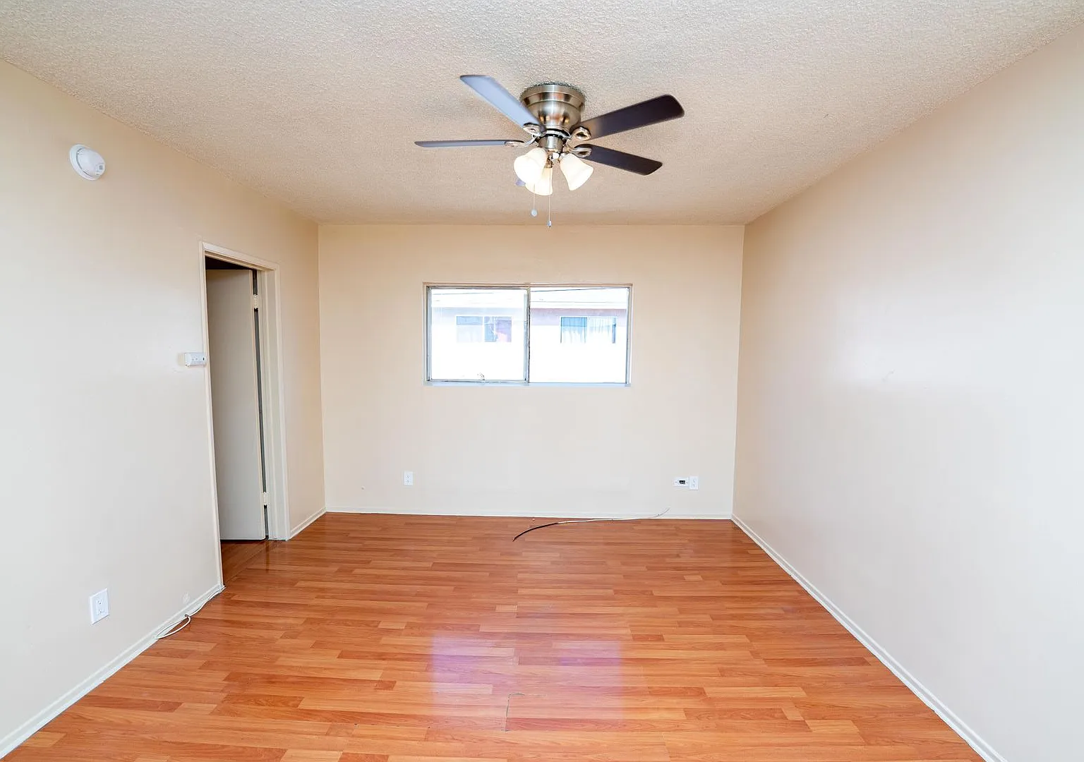 7425Vine — Photo 2