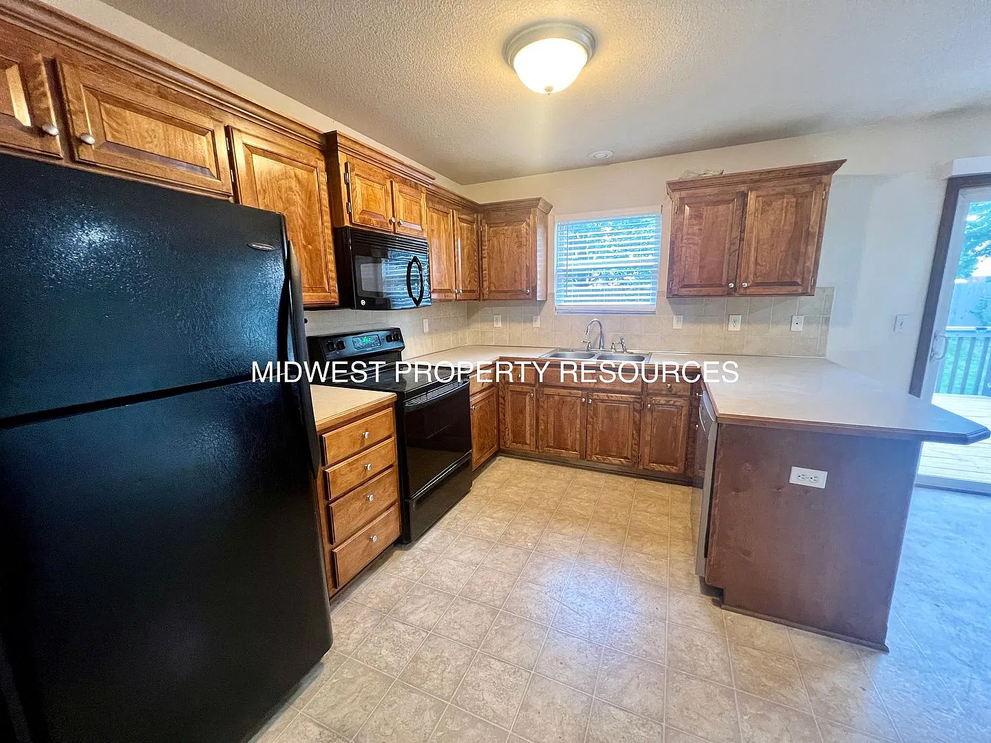 Spacious 3 Bedroom, 2 Bath Townhome available for Lease. — Photo 3