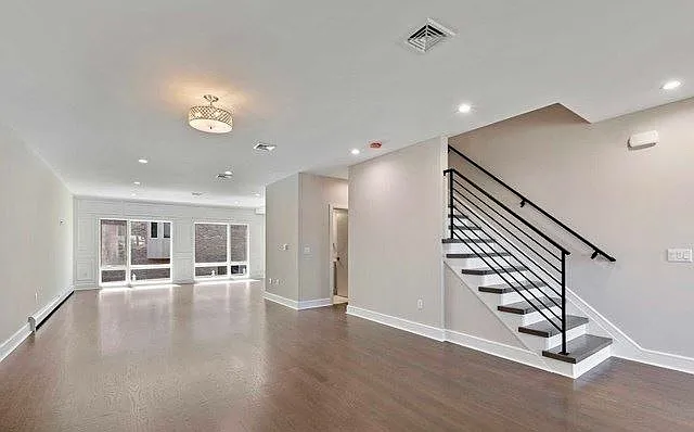 3 bed, 2619 sqft, $5,500 — Photo 2