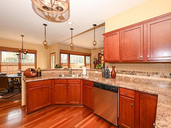 3rd image of 6305 Cedarhedge DRIVE