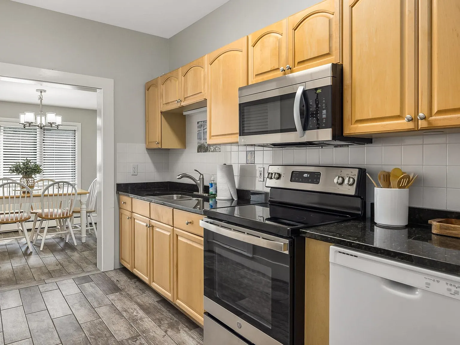 2 bed, 1.0 bath, 900 sqft, $2,600 — Photo 4