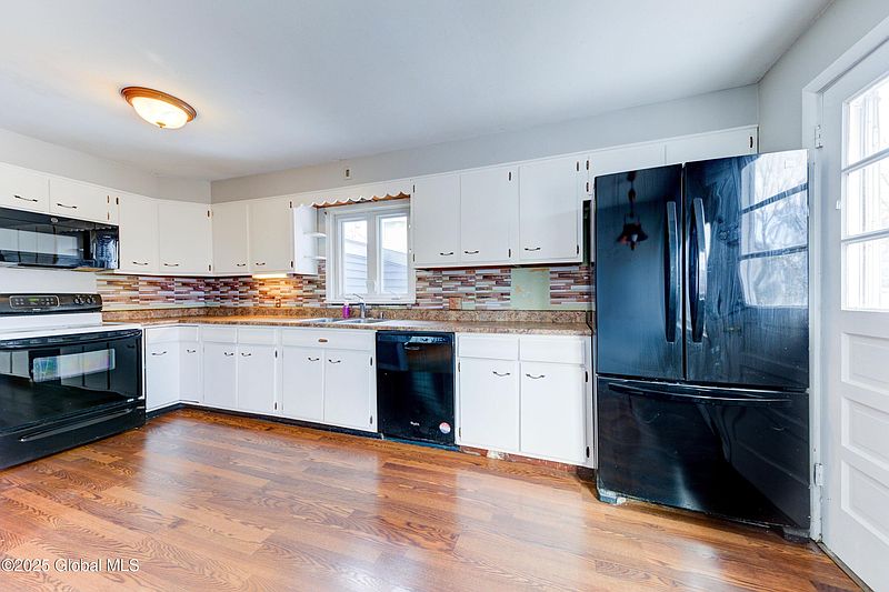 5th image of 710 6th Avenue