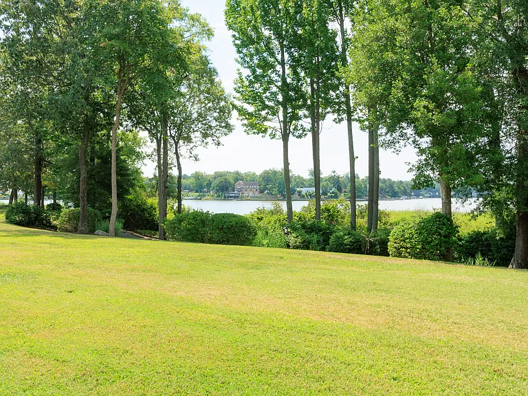 500 Monroe Point Dr — Photo 44