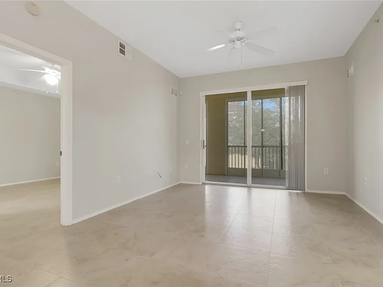 9025 Colby Dr #2111 — Photo 11