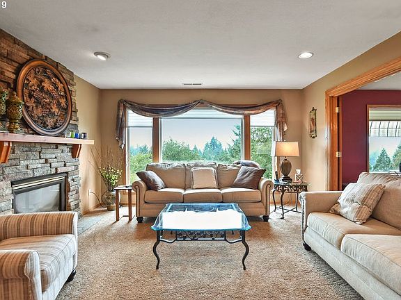 4th image of 619 NW 352nd Cir