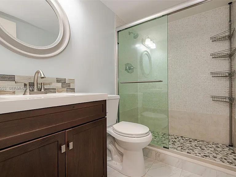 5750 Collins Ave #3J — Photo 7