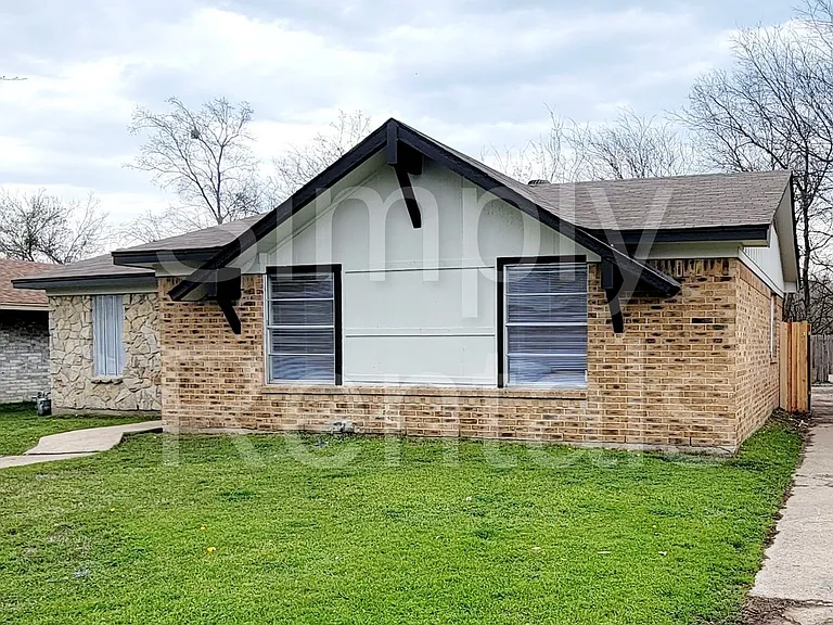2602 Bliss St — Photo 2
