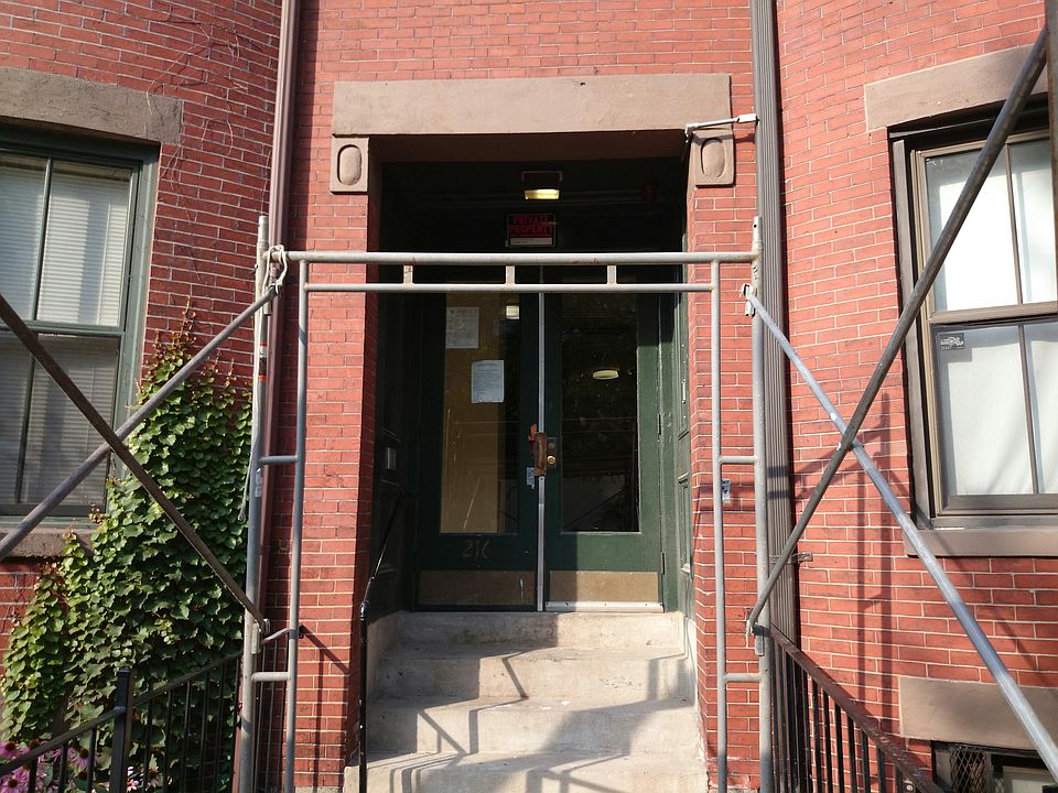 2nd image of 216 Northampton St