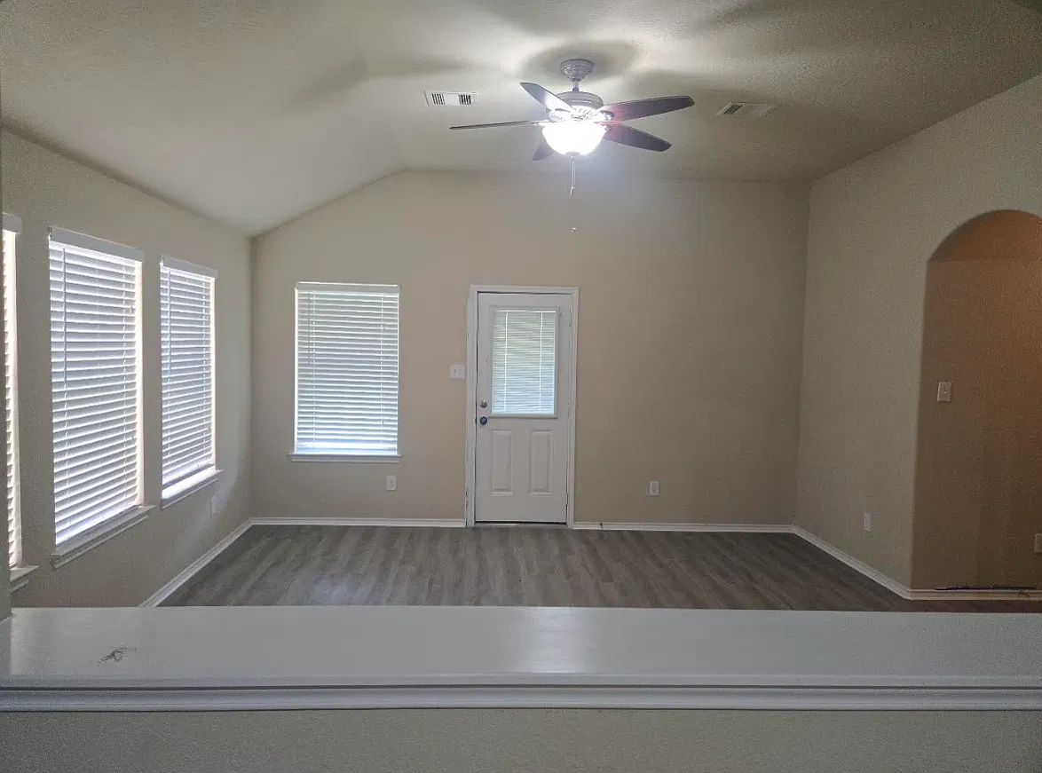 3 bed, 1862 sqft, $2,200 — Photo 4