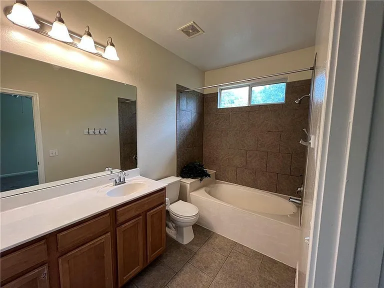 2400 Allred Dr #B — Photo 22
