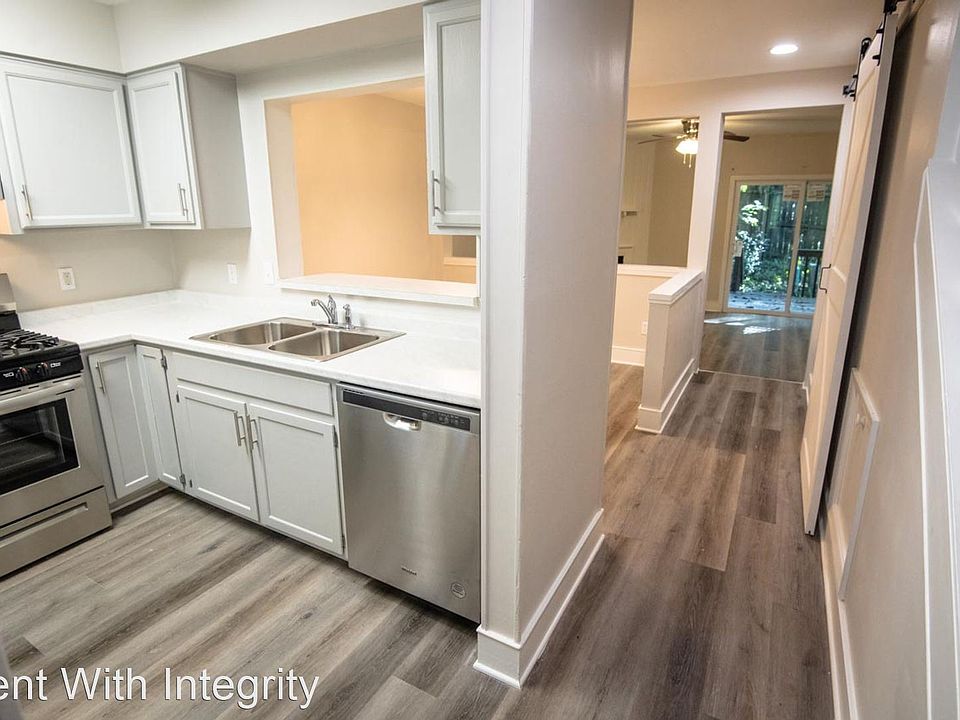 1st image of 1719 Beechwood Cir S