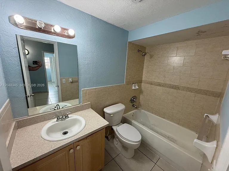 1350 W 53rd St #29 — Photo 14