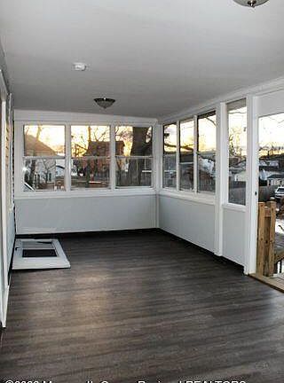 3rd image of 32 Saint James Pl