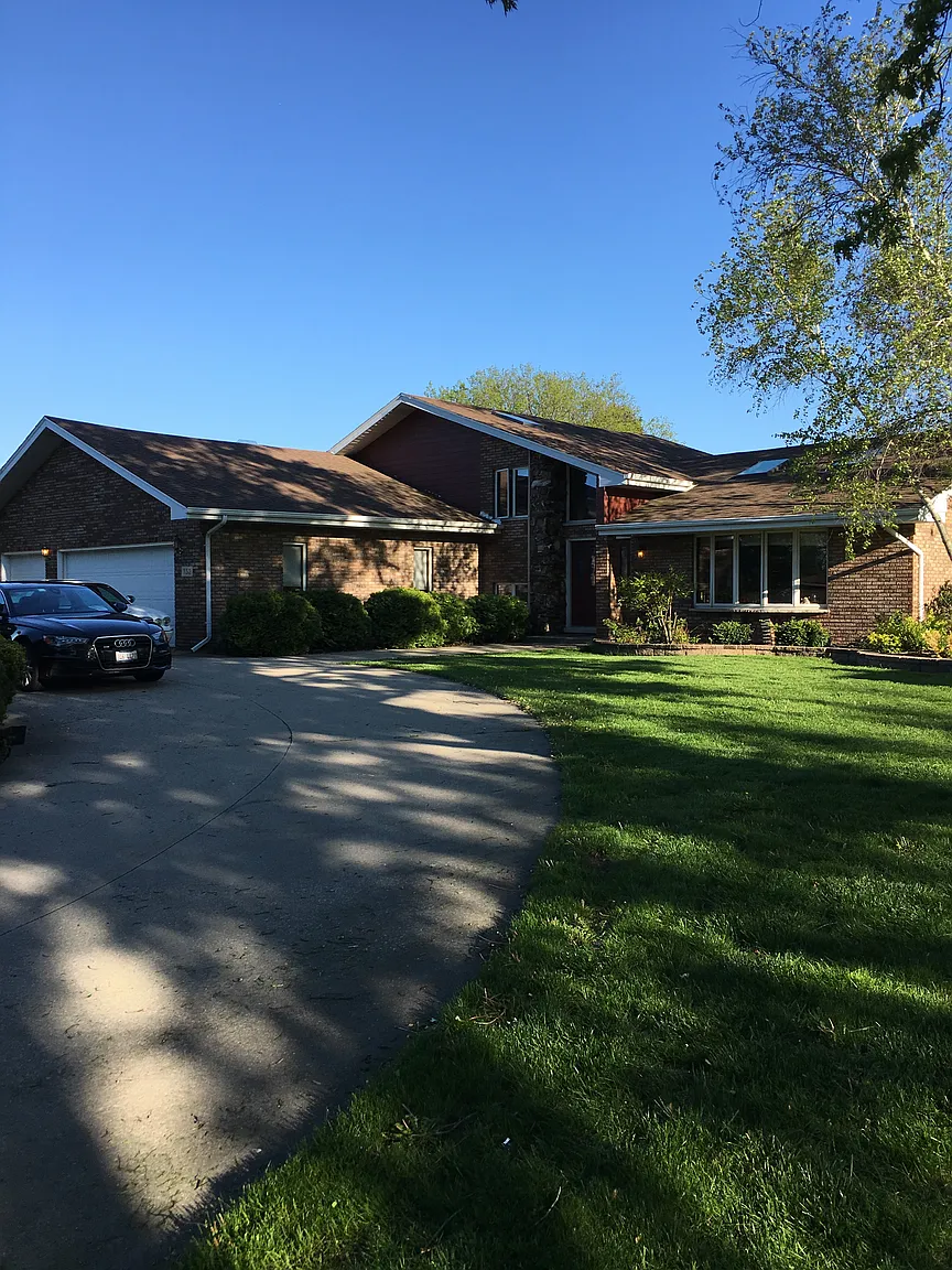 352 Miller St photo 1