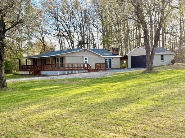 100 Lake Dr, Farmville, VA 23901