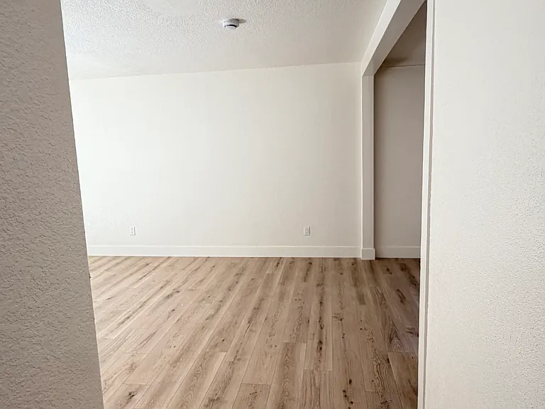 300 Tradewinds Dr — Photo 7