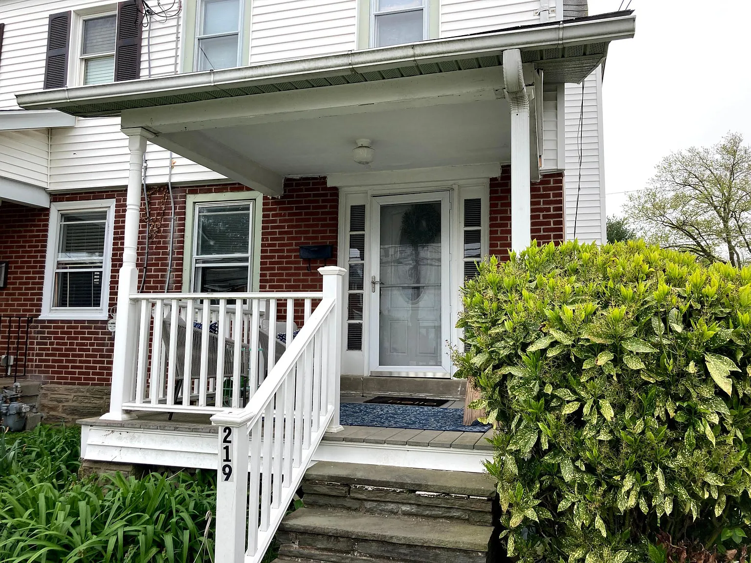 3 bed, 1.5 bath, 1248 sqft, $2,950 — Photo 2