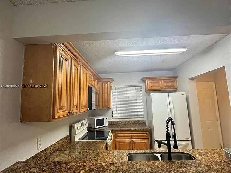 1465 Lake Crystal Dr #A — Photo 6