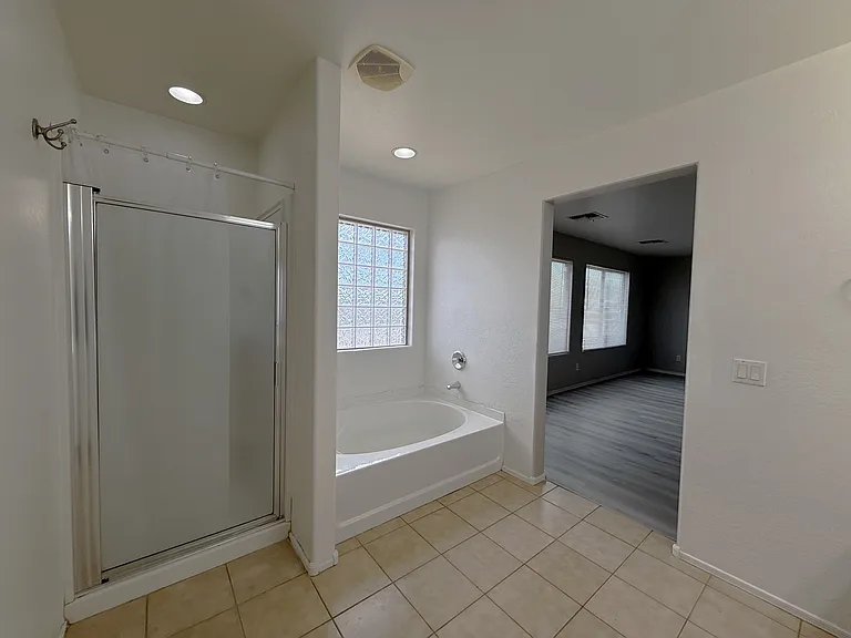 6830 S 70th Dr — Photo 6