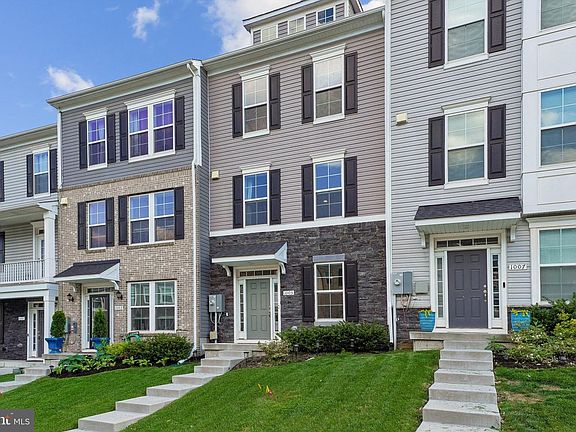 3rd image of 1005 Overlook Way