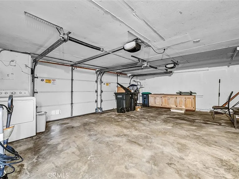 305 Columbia St — Photo 31