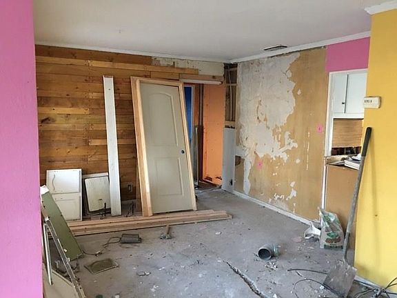 4th image of 3618 Fontana Dr