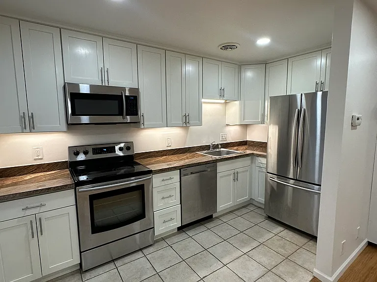5445 Broadway #1 — Photo 19
