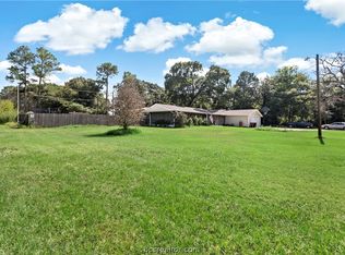 5473 Nonie Dr, Bryan, TX 77807