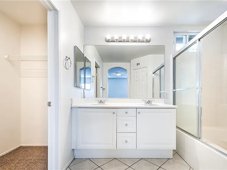 8 Silvermaple — Photo 15