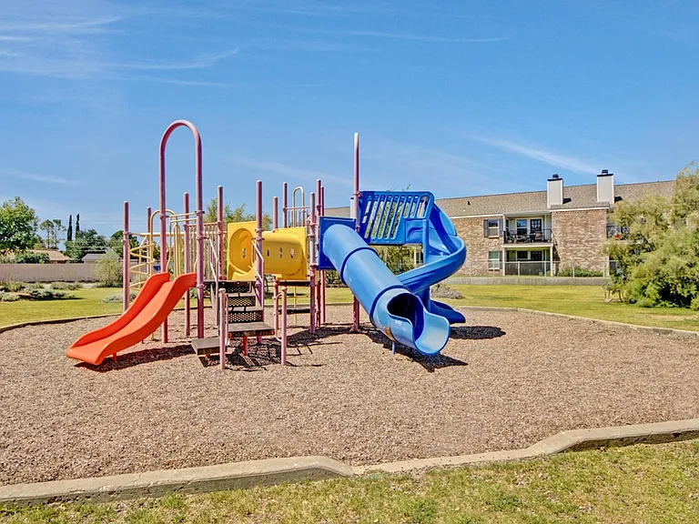 Cypress Pointe — Photo 14