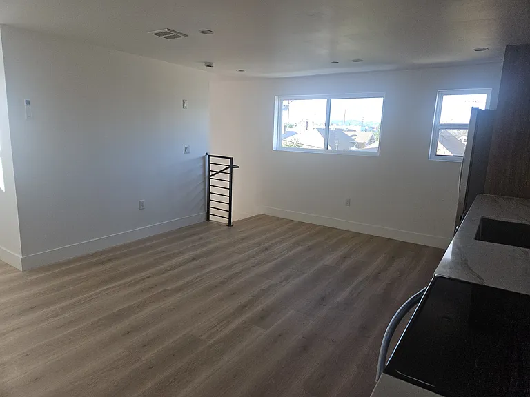 3209 W 18th St #4 — Photo 15