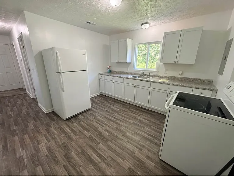 219 Highland Dr — Photo 4