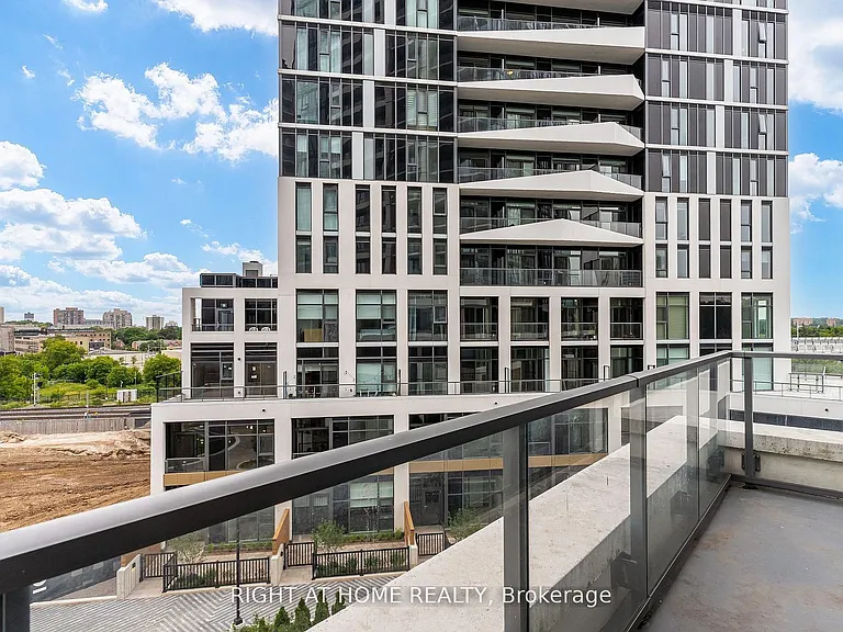 15 Wellington St S #301 — Photo 35