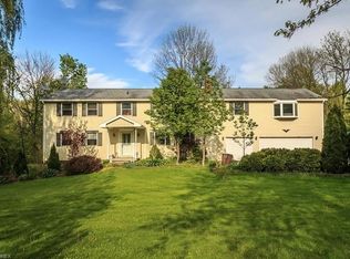 11521 Willow Hill Dr, Chesterland, OH 44026