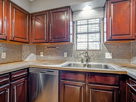 4th image of 218 N Beacon St APT 107