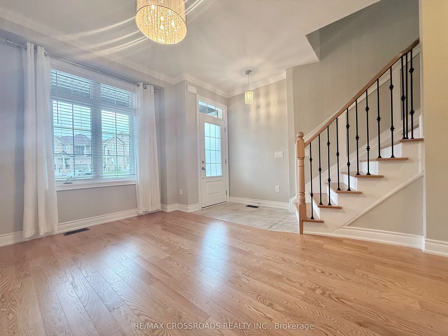 4 bed, $3,300 — Photo 2