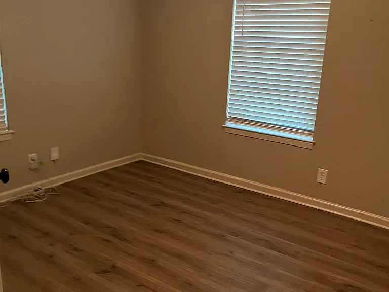 520 Crestwood Dr — Photo 4